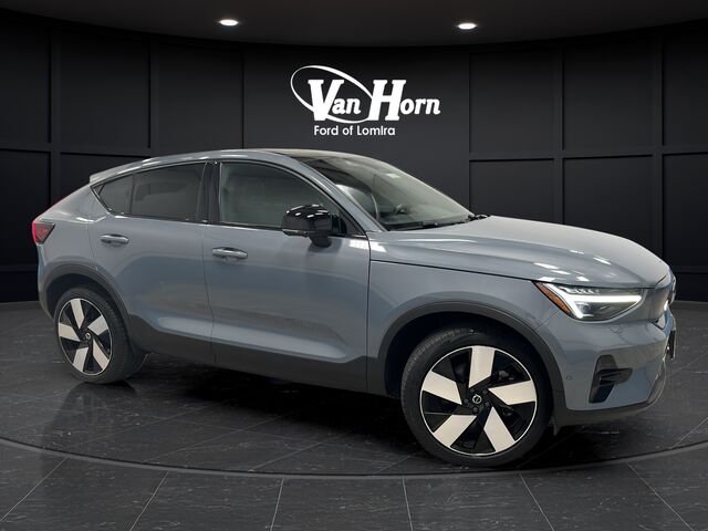 2023 VOLVO C40