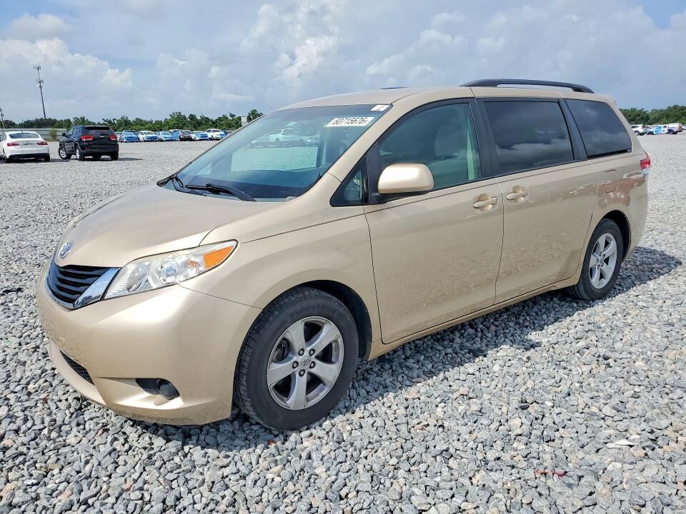 2013 TOYOTA Sienna