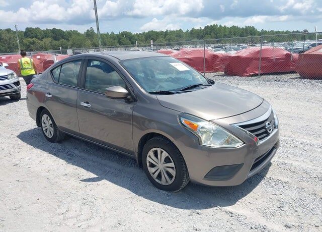 2015 NISSAN Versa