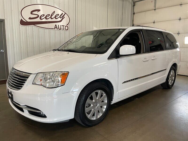 2016 CHRYSLER Town and Country