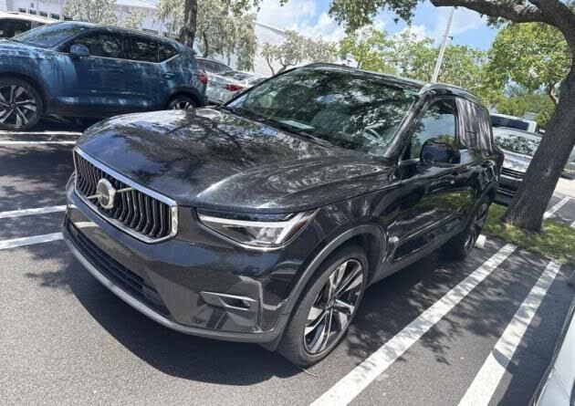 2023 VOLVO XC40