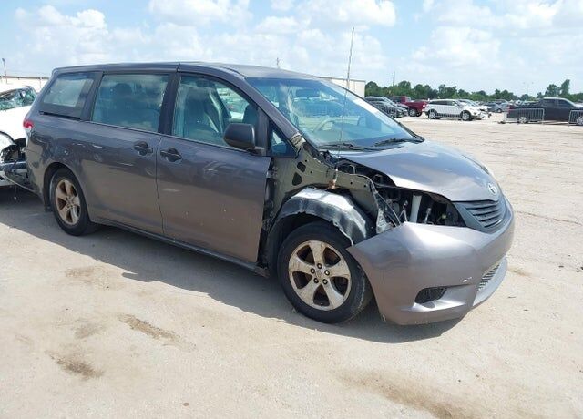2013 TOYOTA Sienna