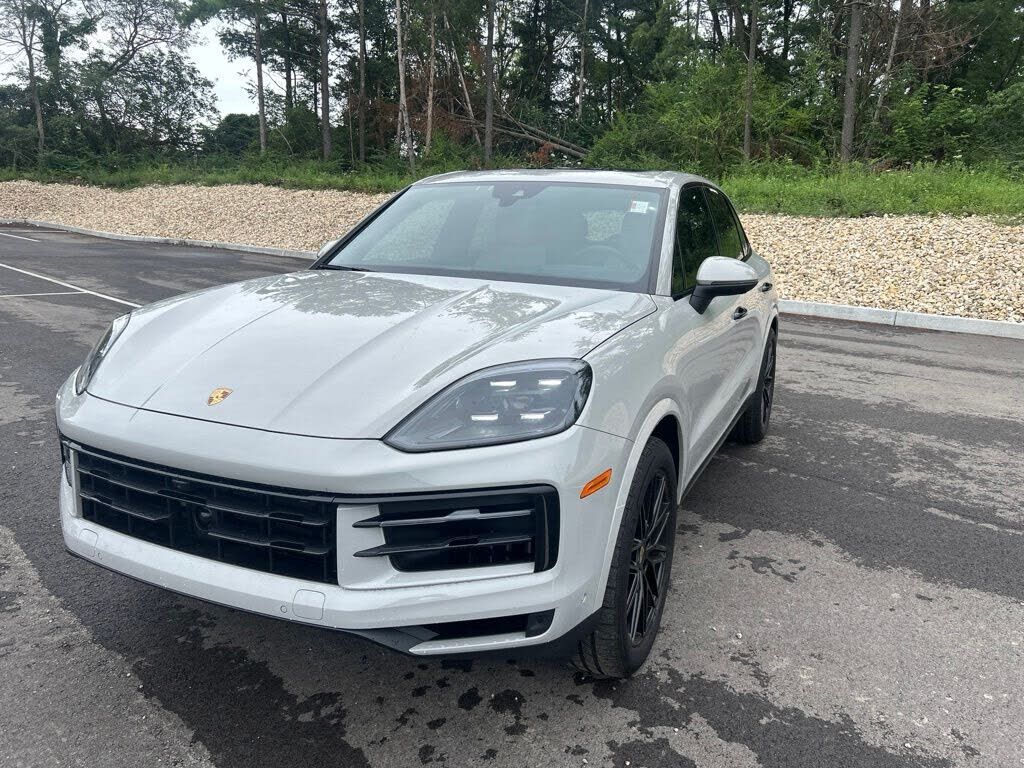 2024 PORSCHE Cayenne