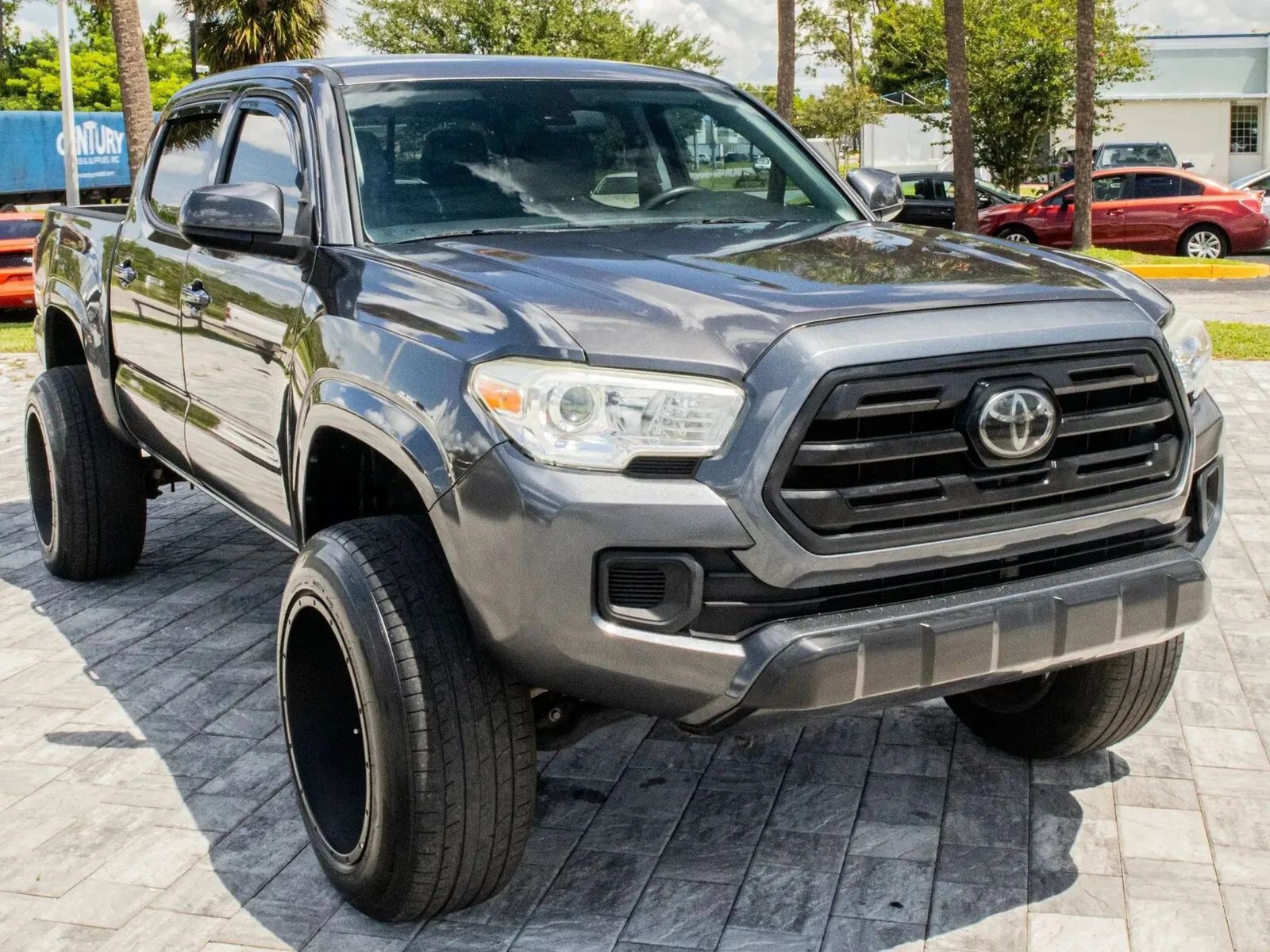 2018 TOYOTA Tacoma