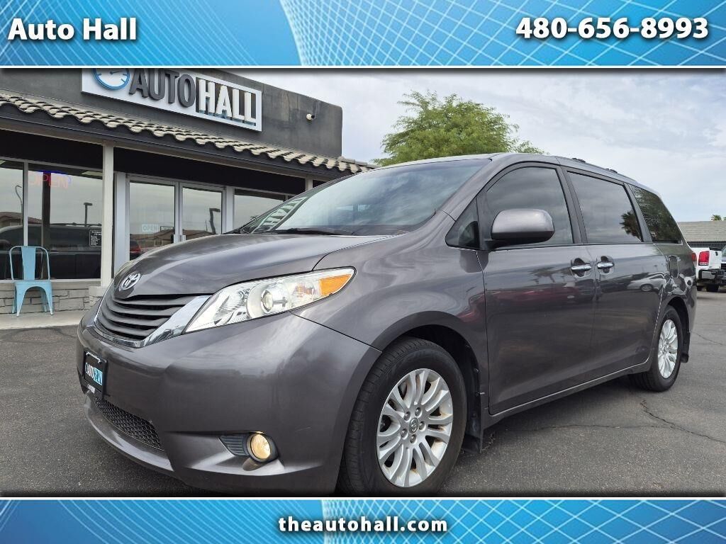 2011 TOYOTA Sienna