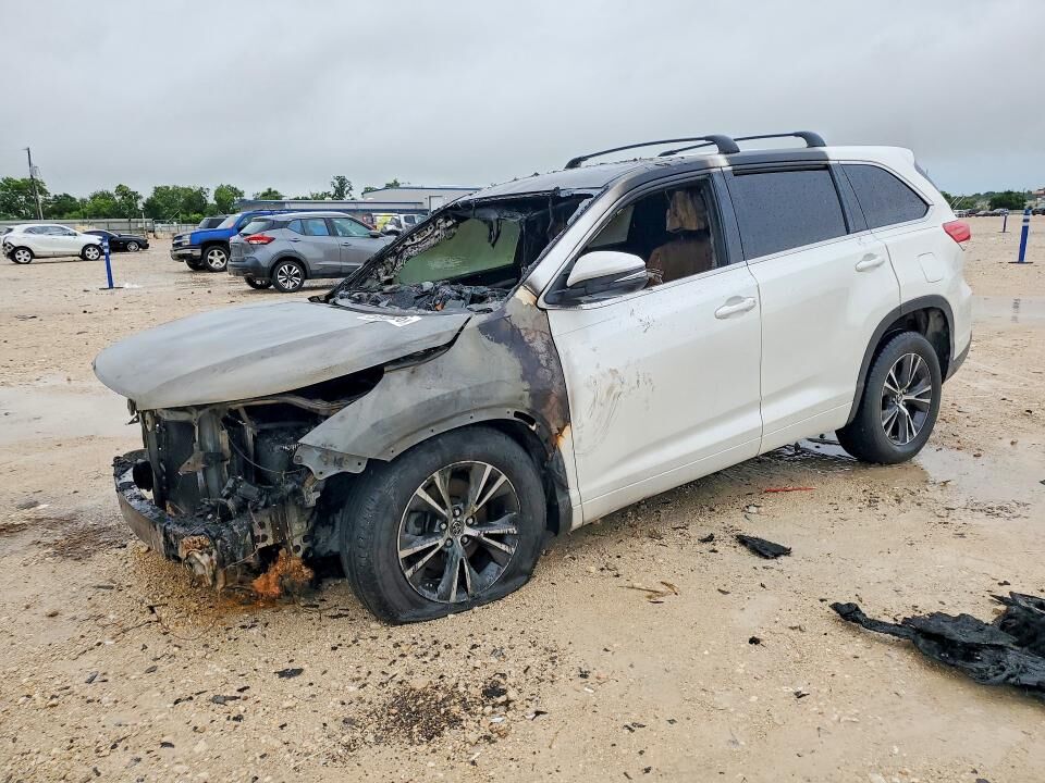 2017 TOYOTA Highlander