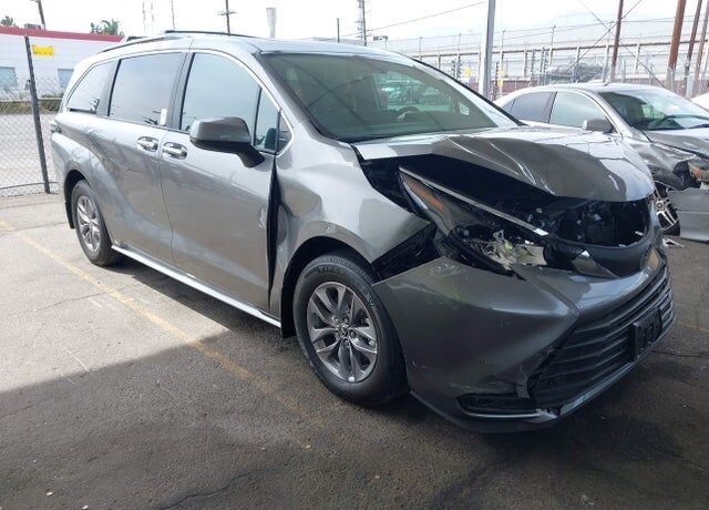2026 TOYOTA Sienna