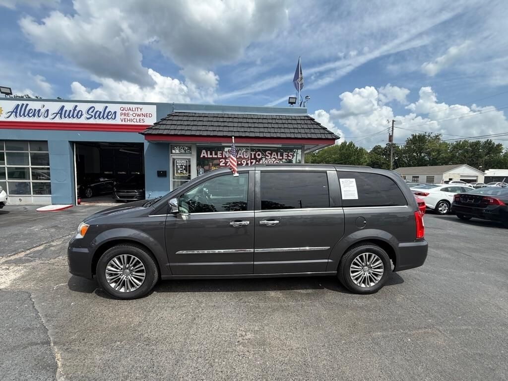 2016 CHRYSLER Town and Country
