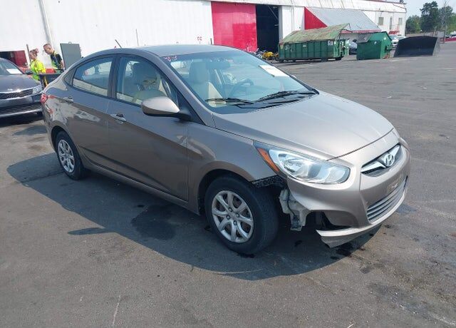 2013 HYUNDAI Accent
