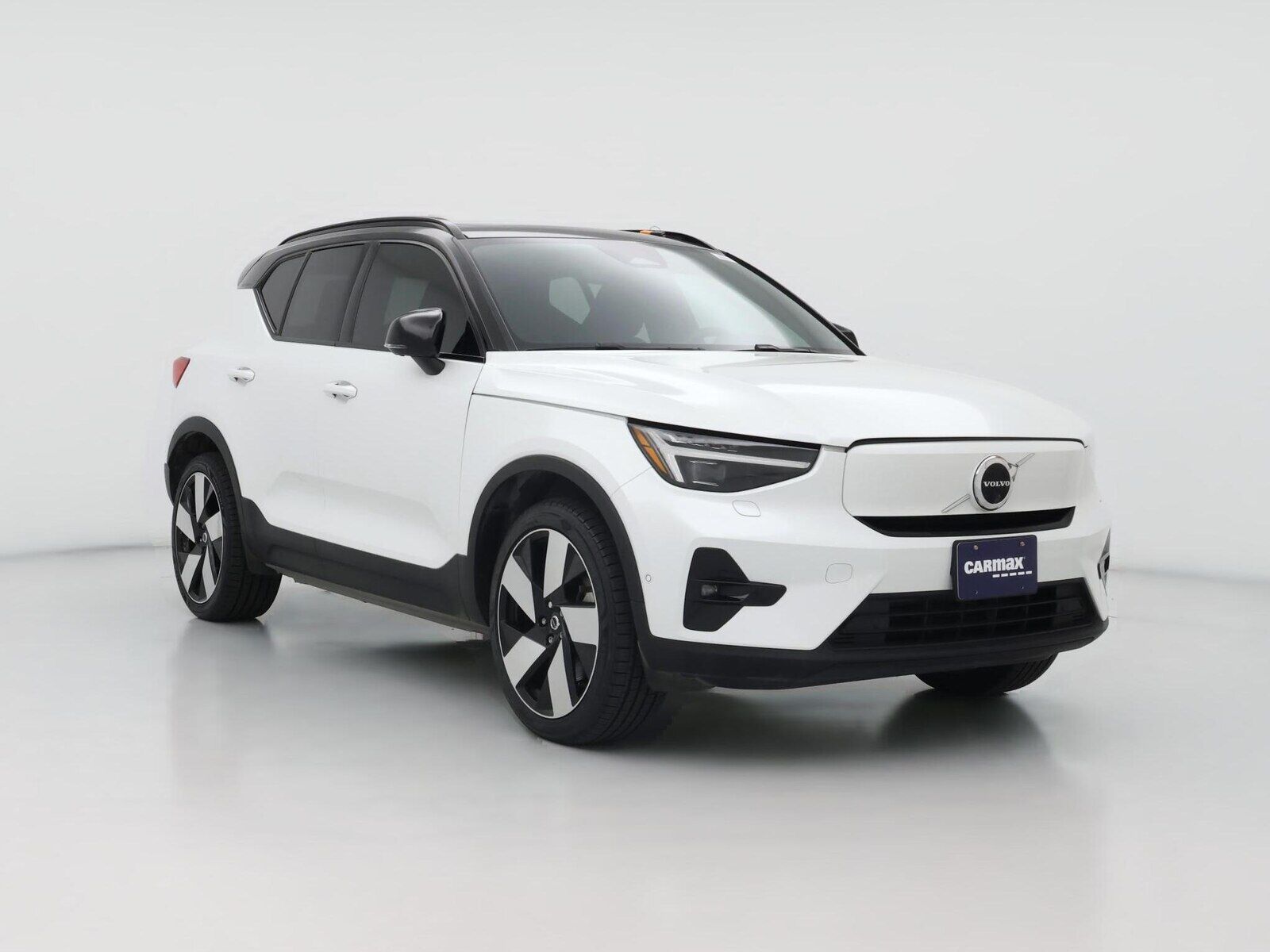 2023 VOLVO XC40