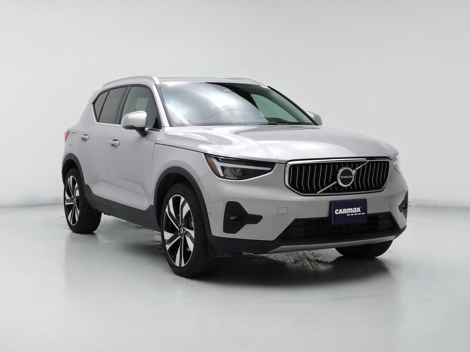 2025 VOLVO XC40