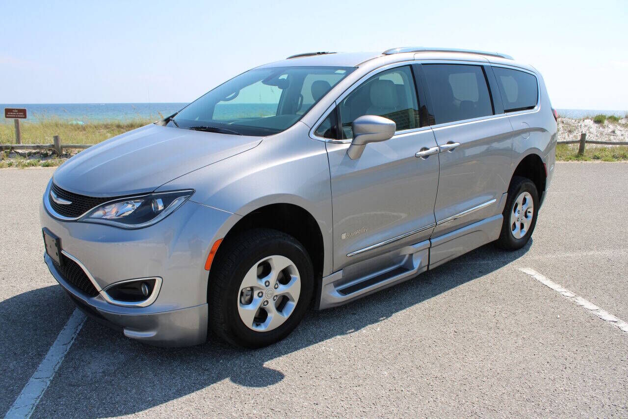 2017 CHRYSLER Pacifica