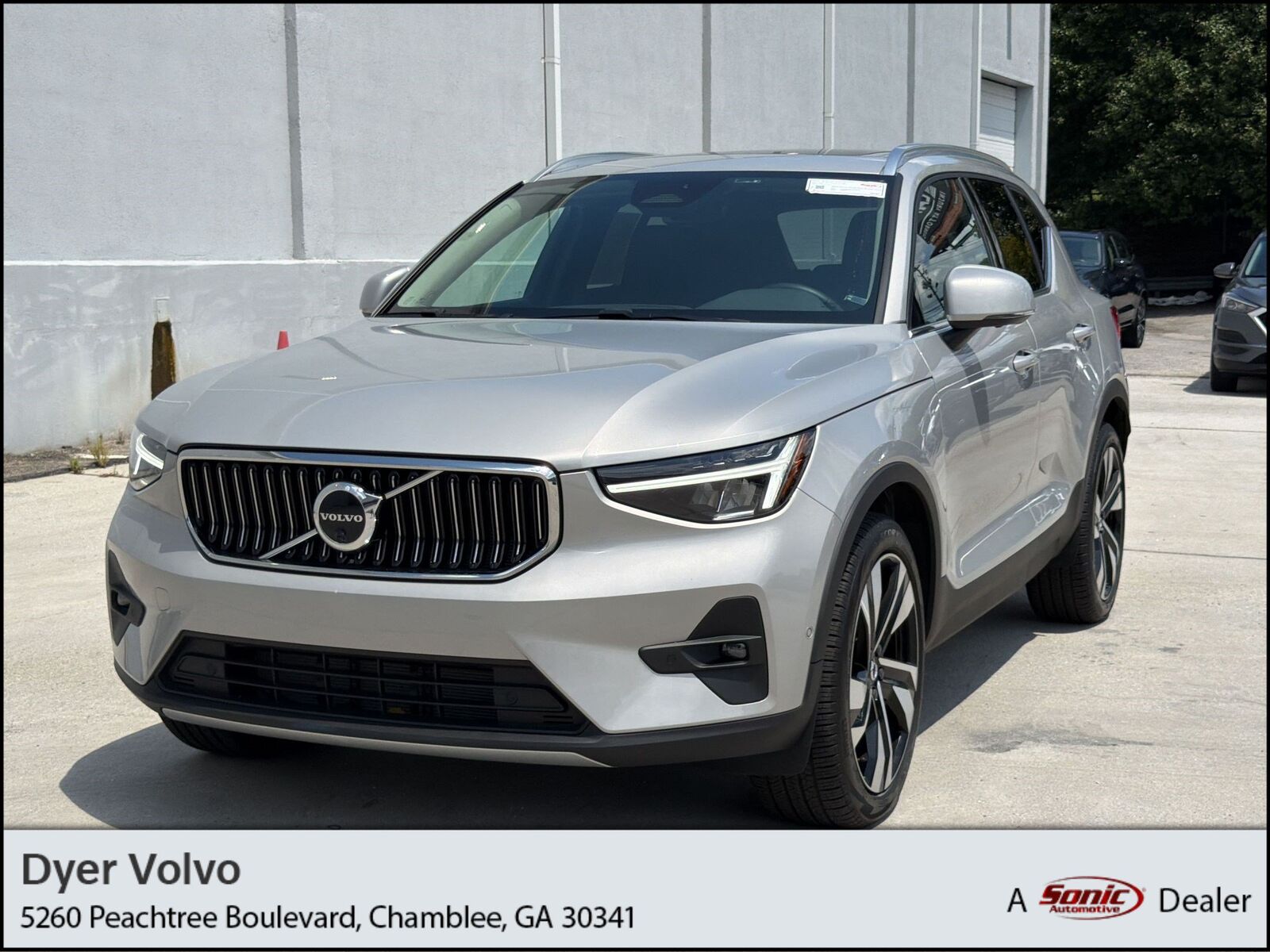 2023 VOLVO XC40