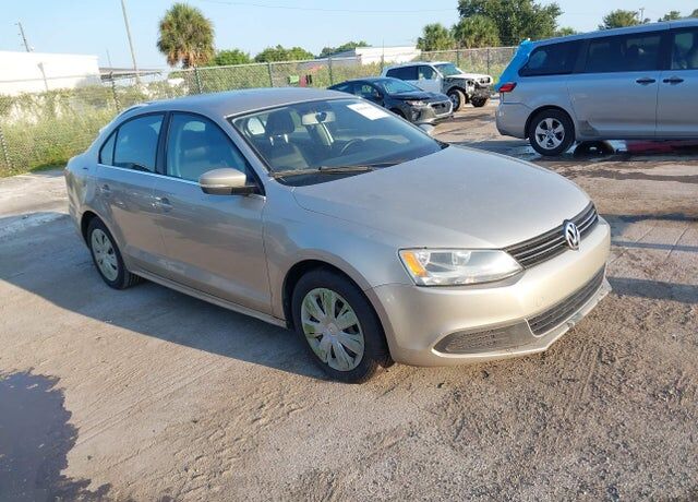 2013 VOLKSWAGEN Jetta