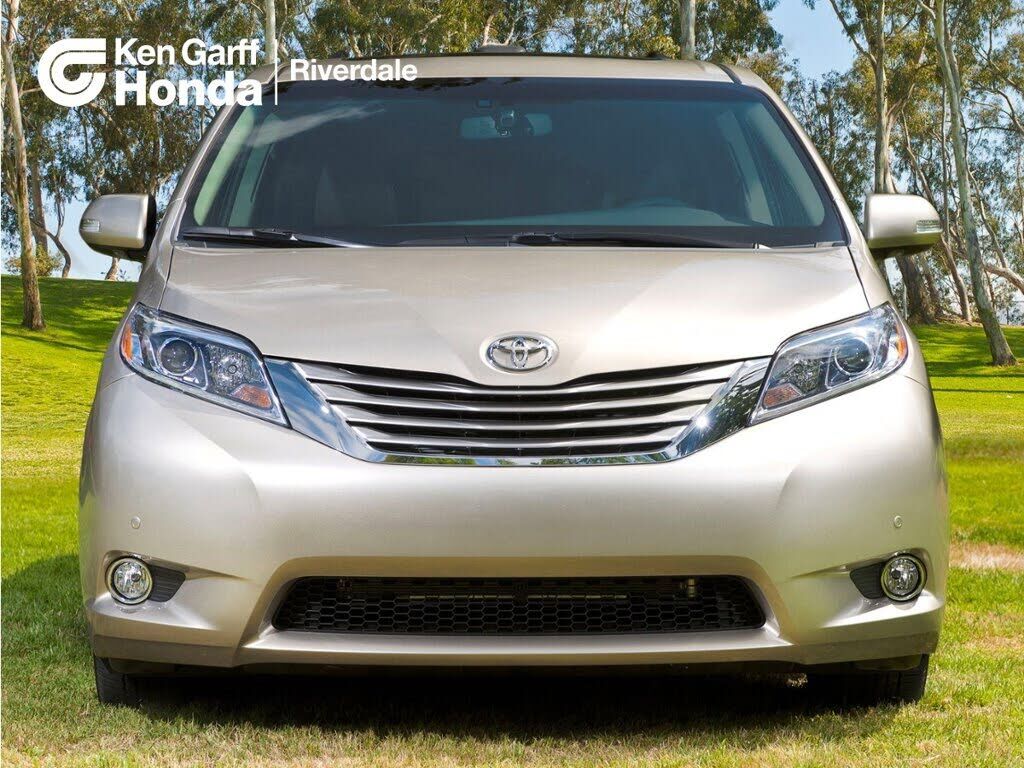 2017 TOYOTA Sienna