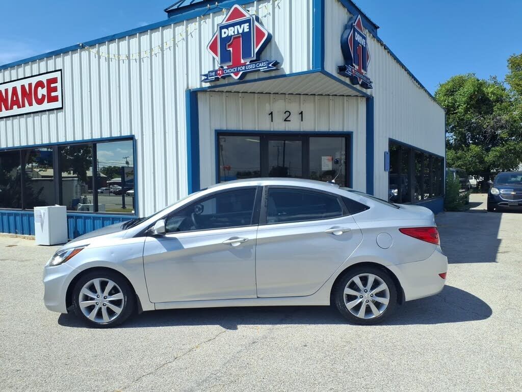 2013 HYUNDAI Accent