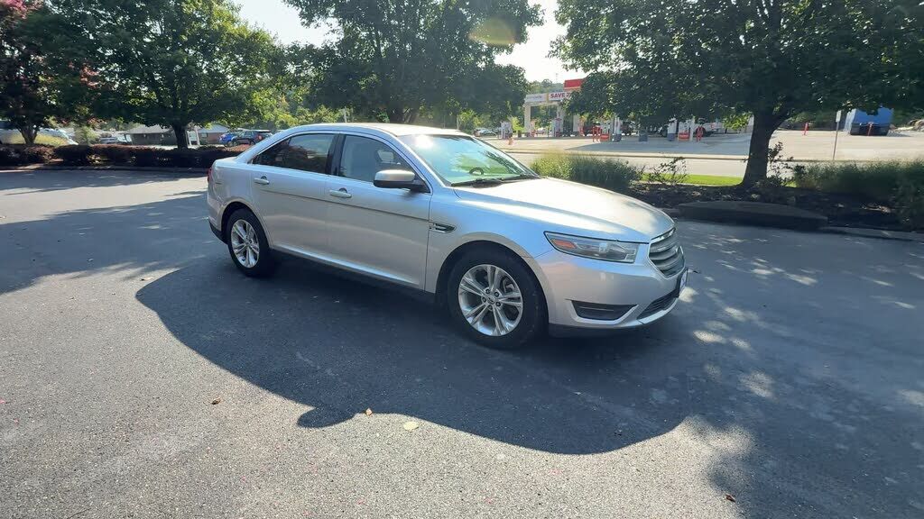 2013 FORD Taurus
