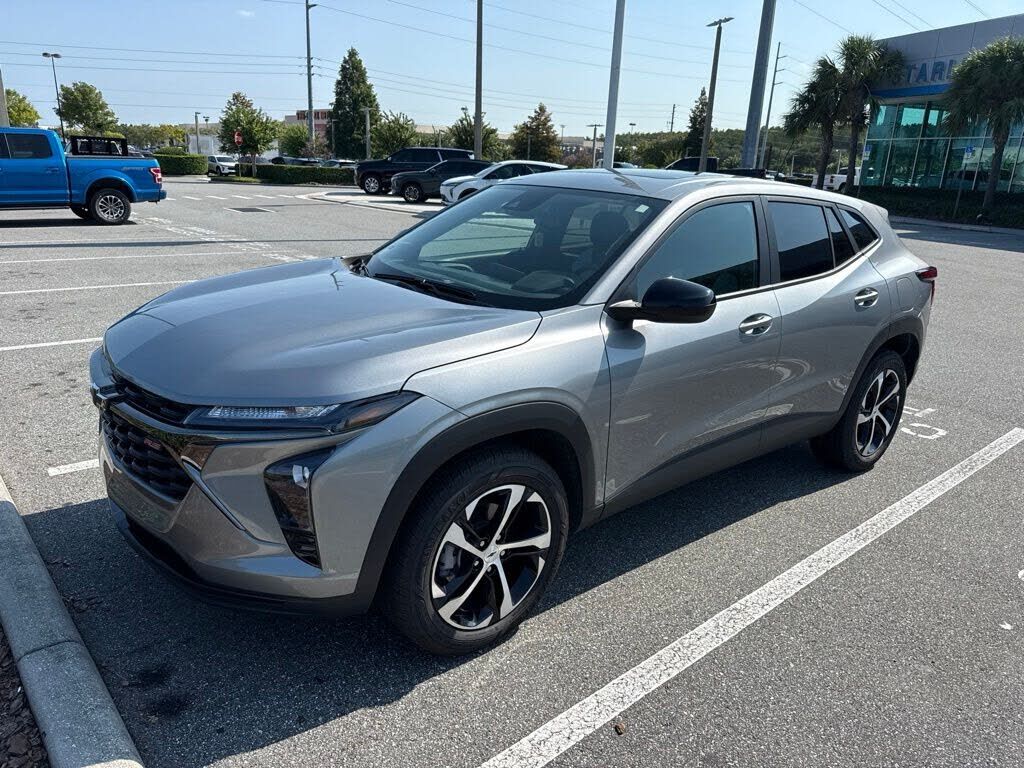 2025 CHEVROLET Trax