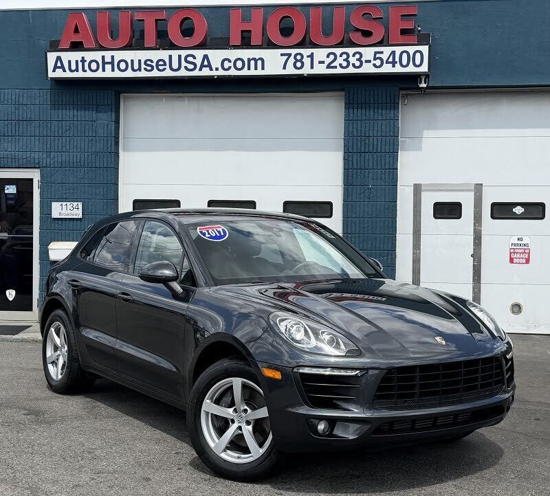 2017 PORSCHE Macan