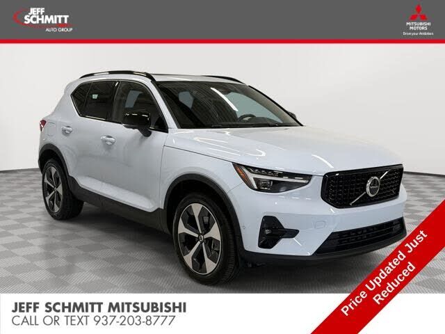 2026 VOLVO XC40