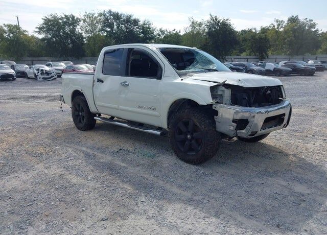 2015 NISSAN Titan