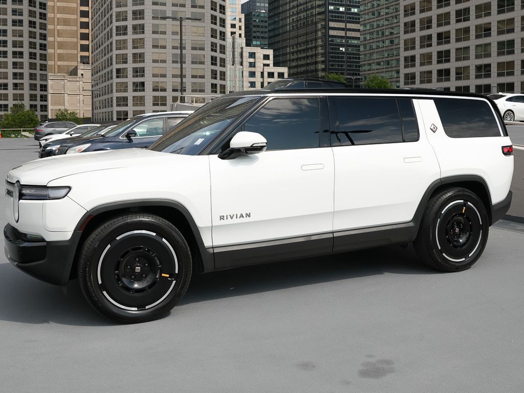 2025 RIVIAN R1S