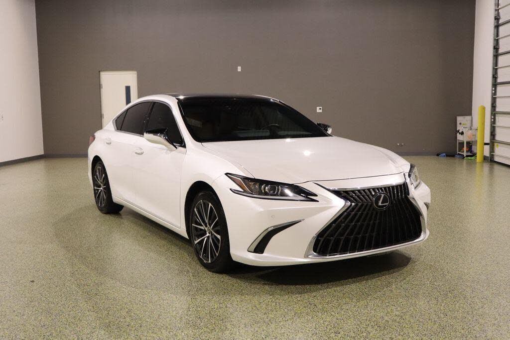 2025 LEXUS ES