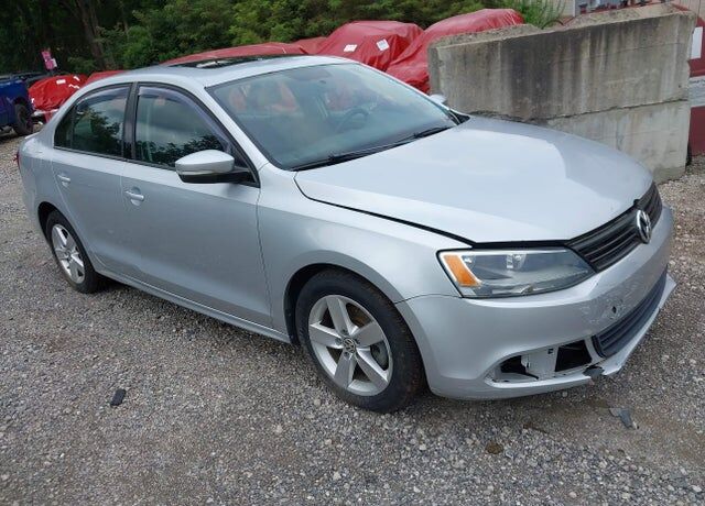 2012 VOLKSWAGEN Jetta