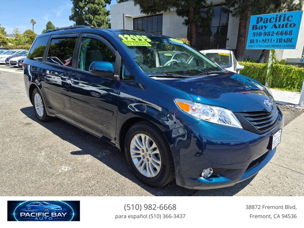 2011 TOYOTA Sienna