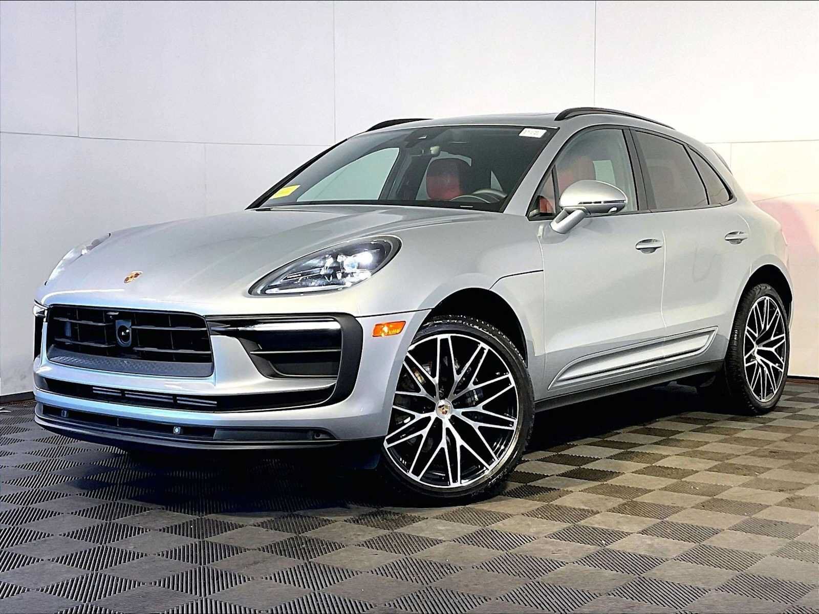 2023 PORSCHE Macan