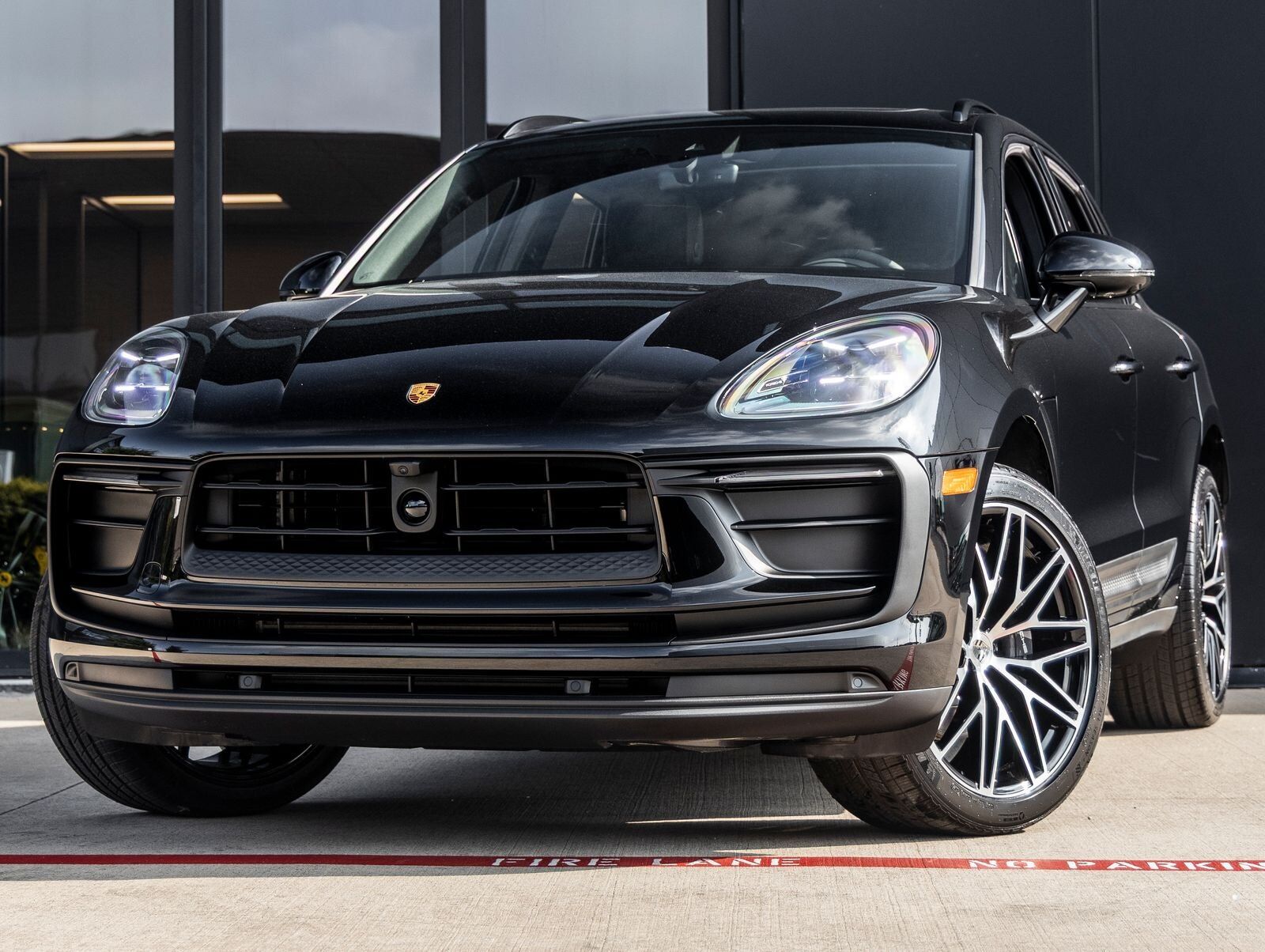 2026 PORSCHE Macan