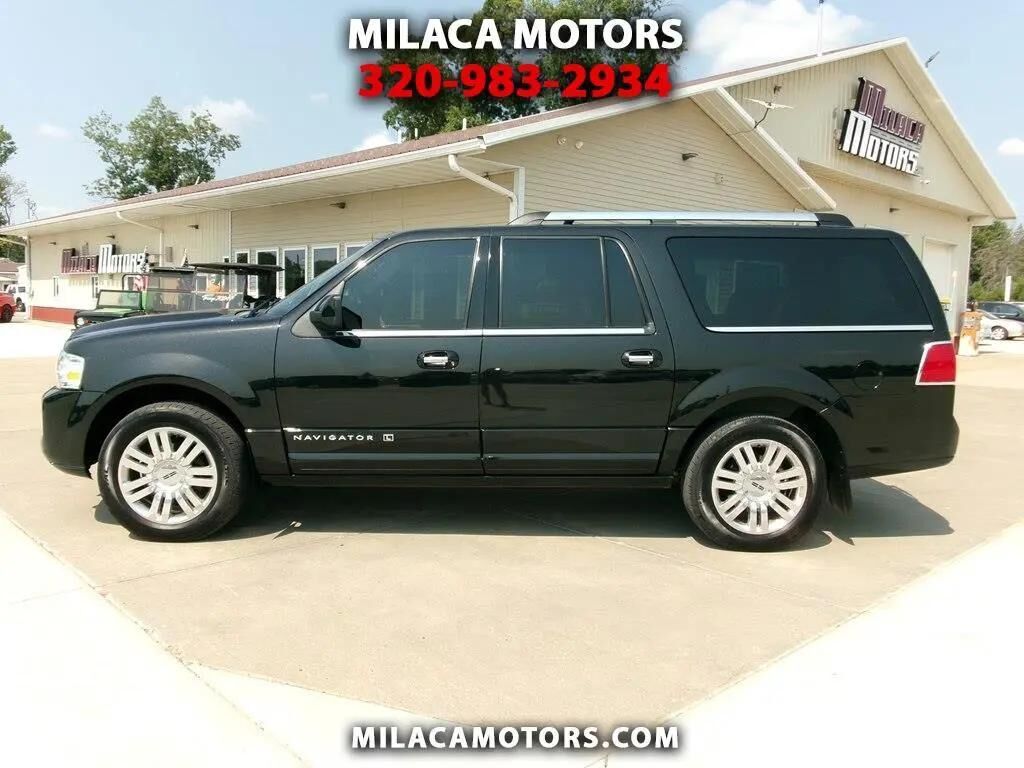 2011 LINCOLN Navigator