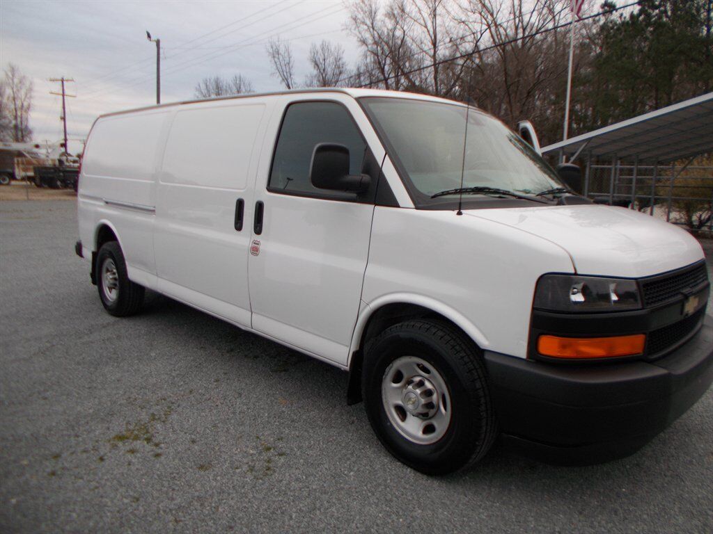 2020 CHEVROLET Express