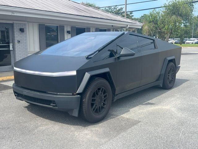 2024 TESLA Cybertruck
