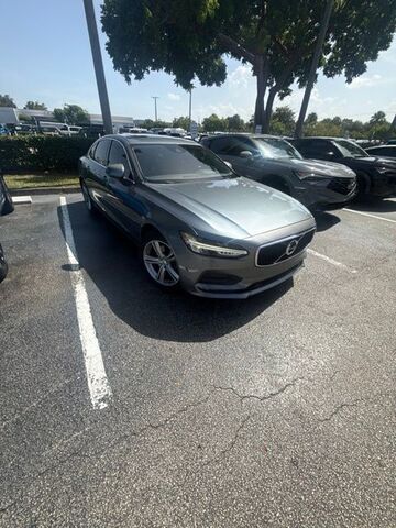 2017 VOLVO S90