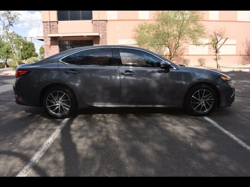 2016 LEXUS ES