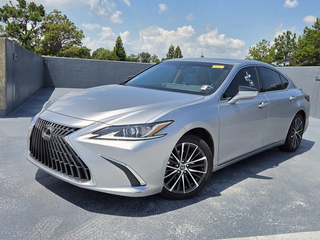 2025 LEXUS ES