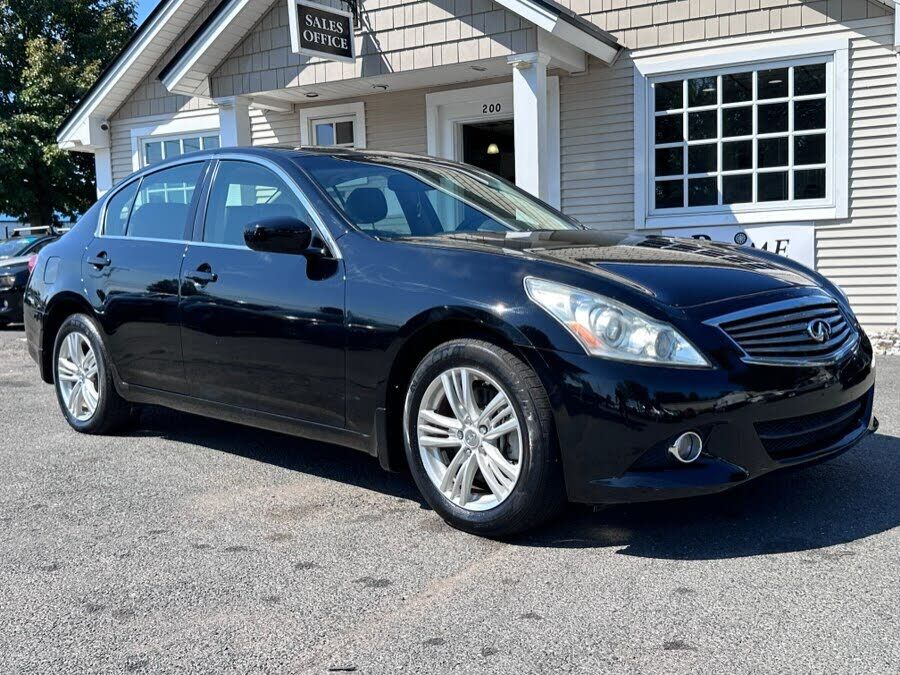 2013 INFINITI G37
