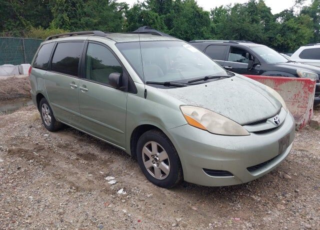 2010 TOYOTA Sienna