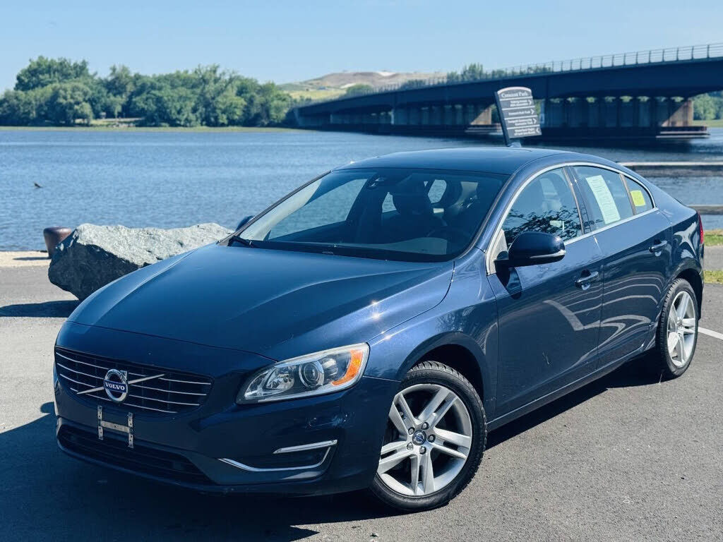 2015 VOLVO S60