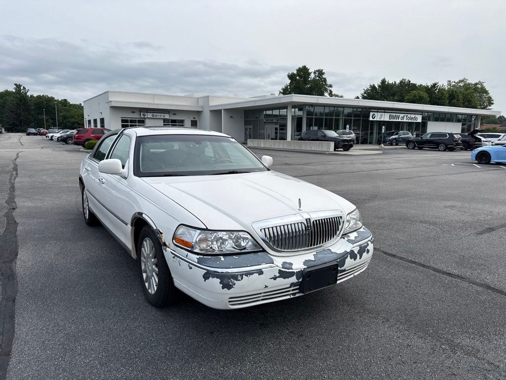 2005 LINCOLN Town Car