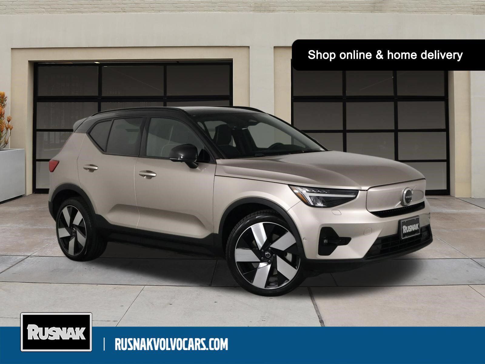 2023 VOLVO XC40