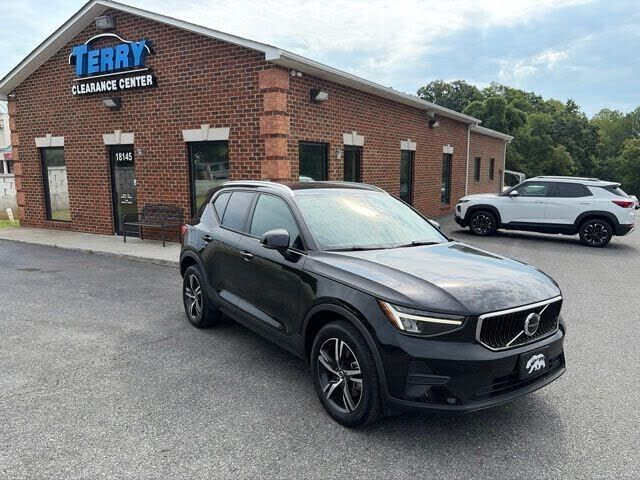 2023 VOLVO XC40