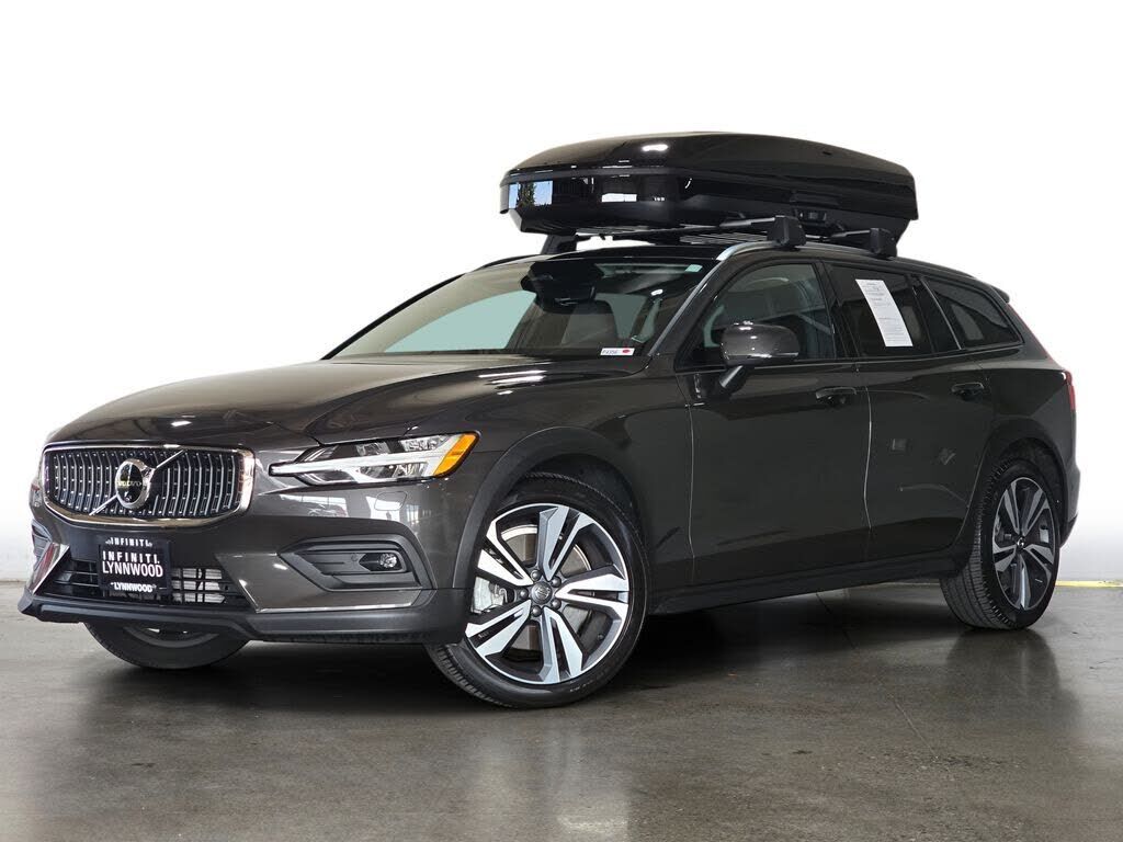 2024 VOLVO V60CC
