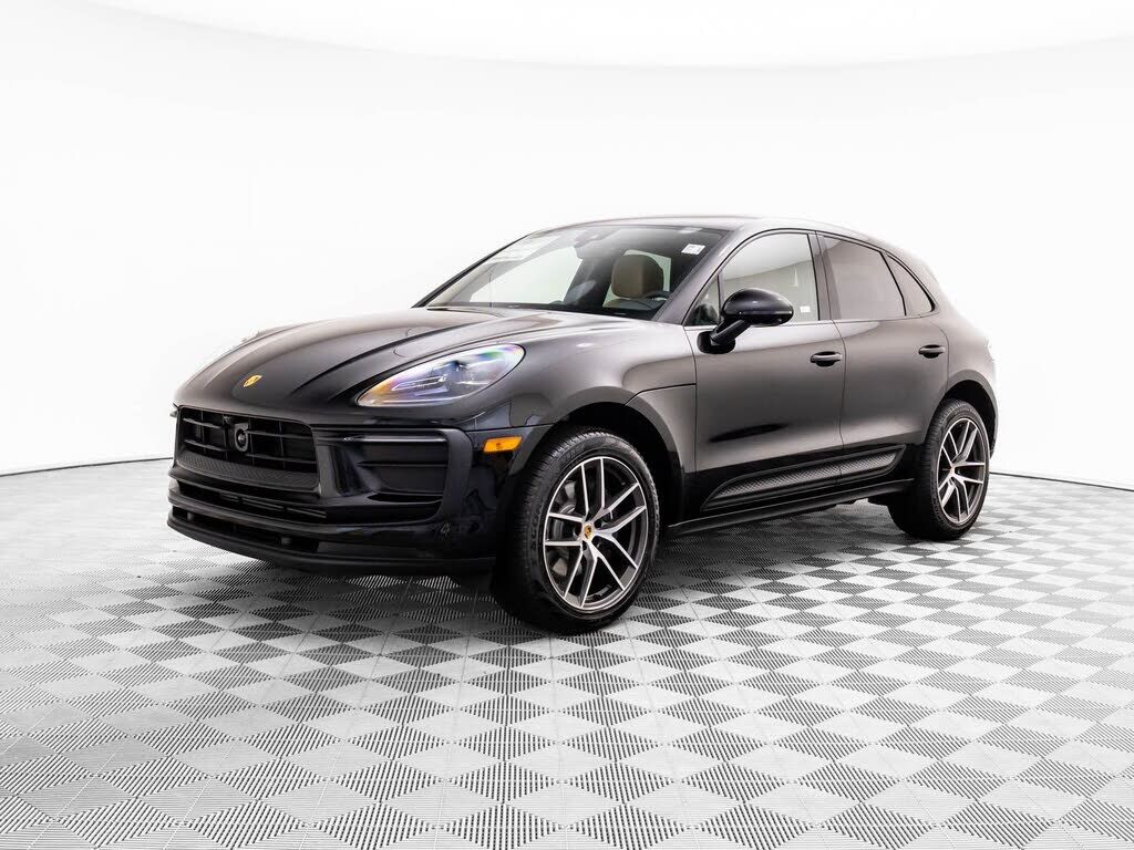 2026 PORSCHE Macan