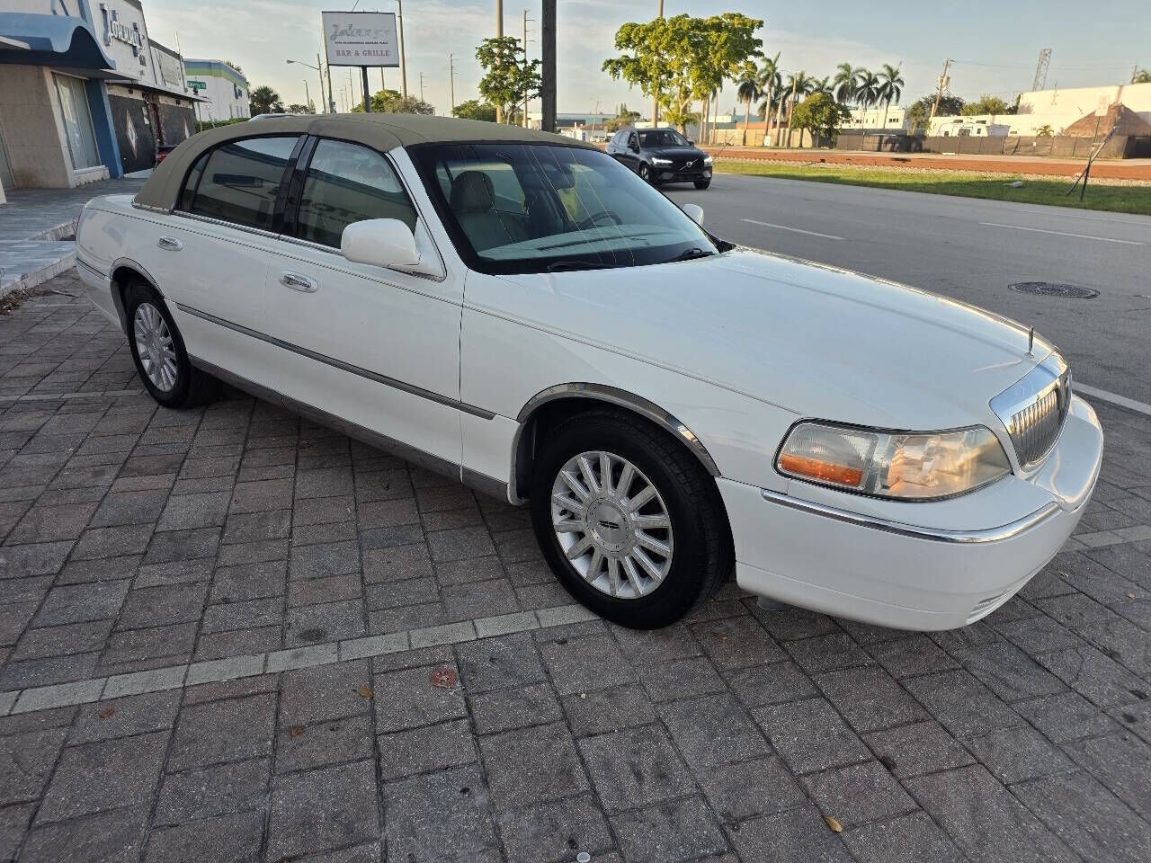 2003 LINCOLN Town Car