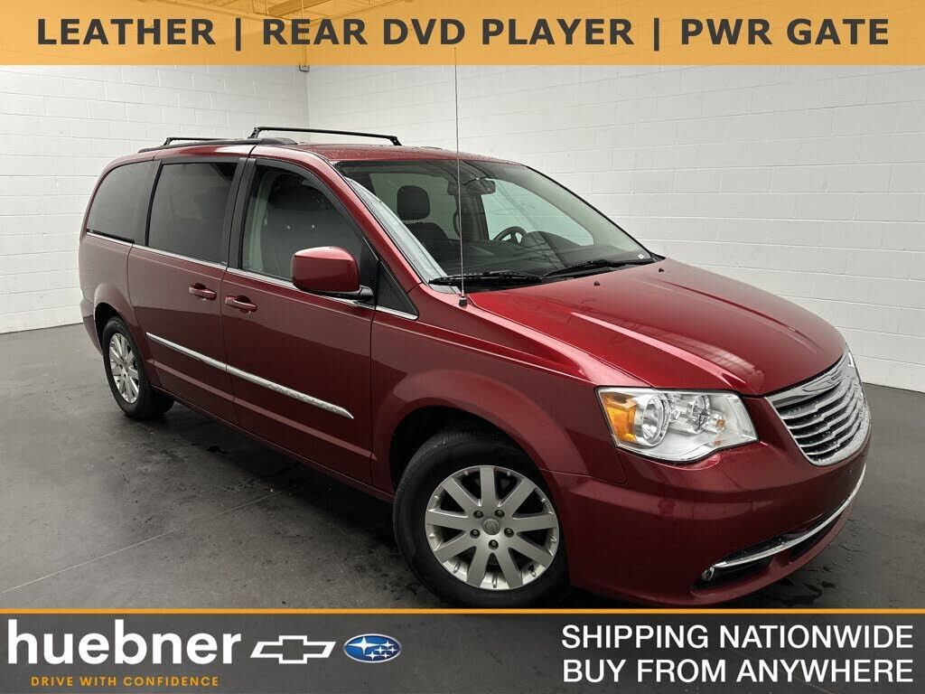 2016 CHRYSLER Town and Country