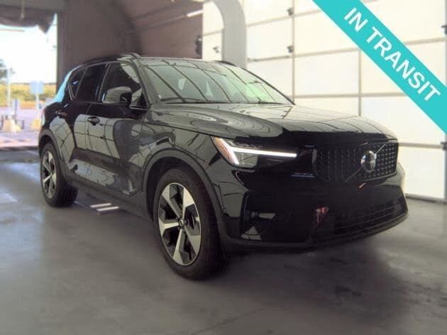 2026 VOLVO XC40