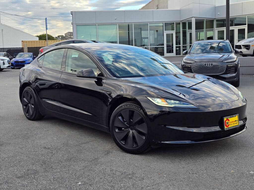 2025 TESLA Model 3