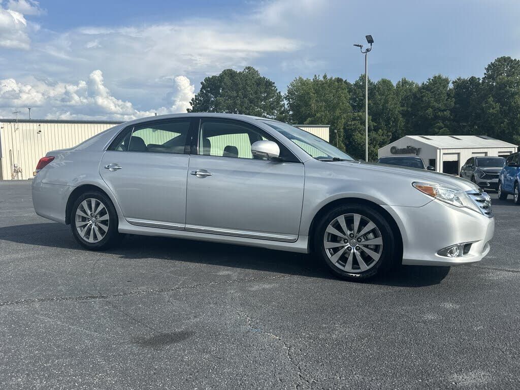 2011 TOYOTA Avalon